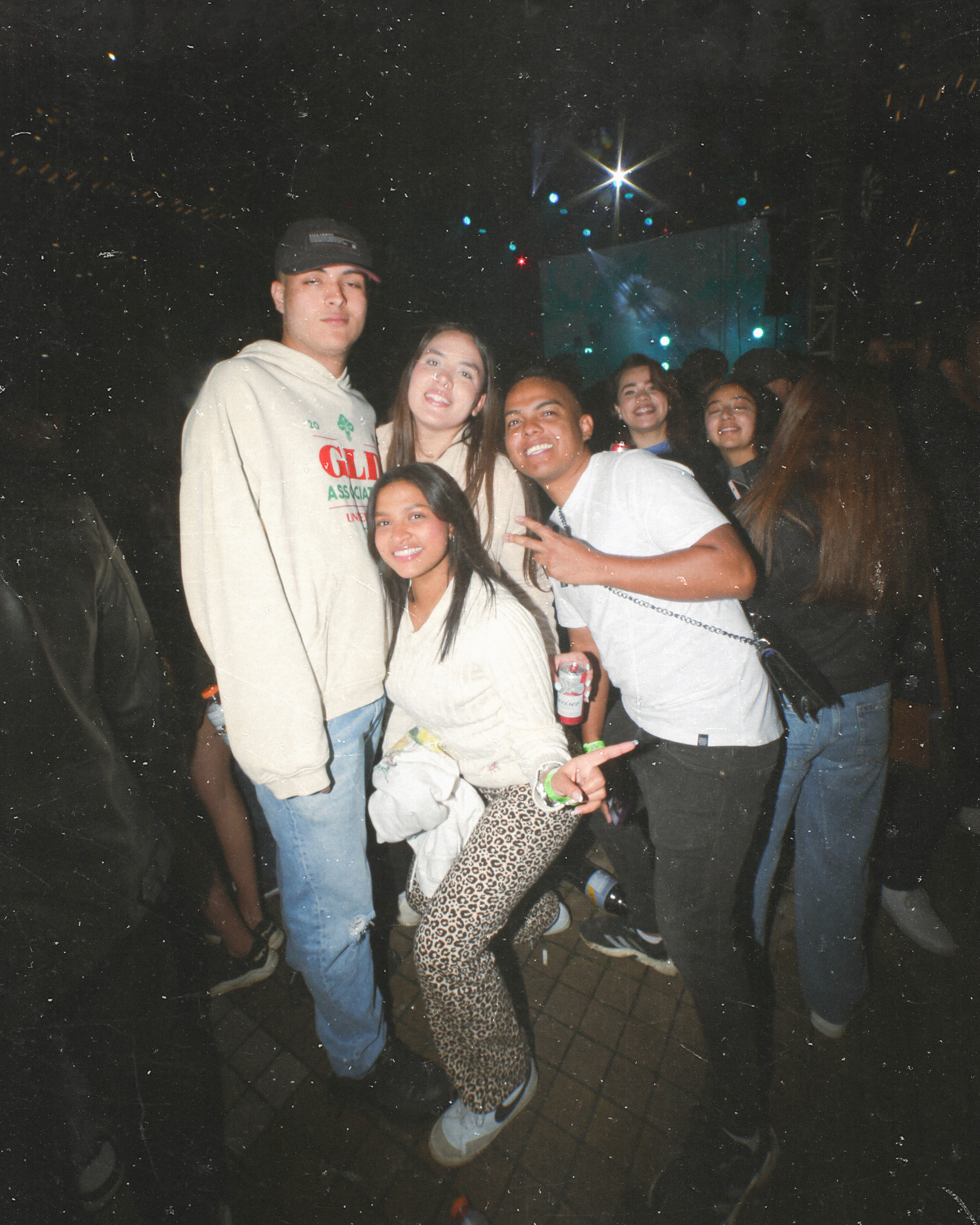 Residentes de CityU en un evento comunitario